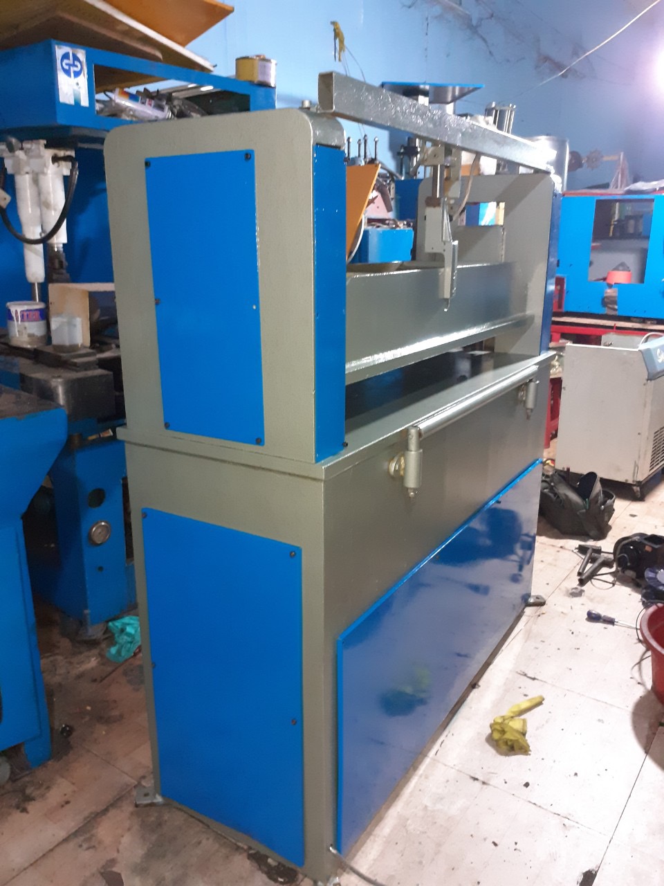 địa chỉ bán máy dập thủy lực