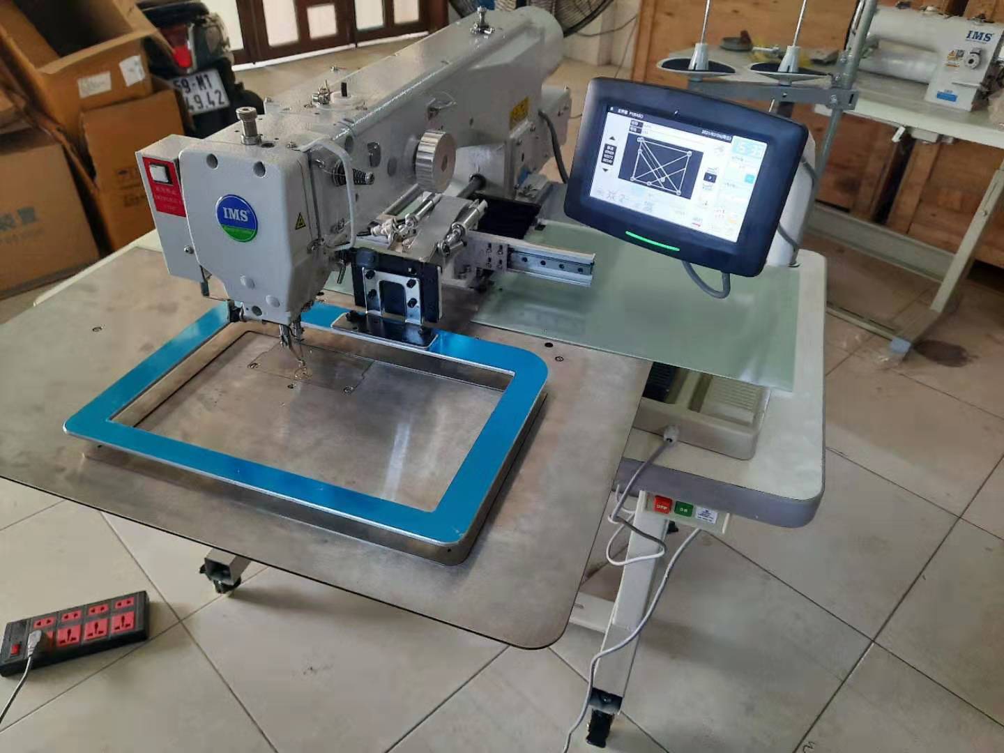 may-lap-trinh-chinh-hang-gia-re